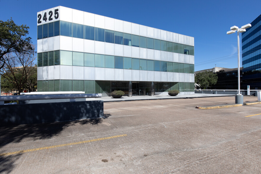 2425 Fountain View Dr, Houston, TX for rent - Building Photo - Image 1 of 4