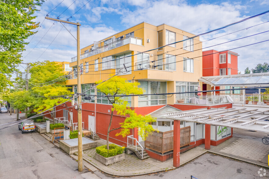 2211 4th Ave W, Vancouver, BC for rent - Building Photo - Image 3 of 5