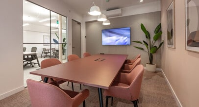 4 Snow Hl, London to rent Interior Photo- Image 2 of 3