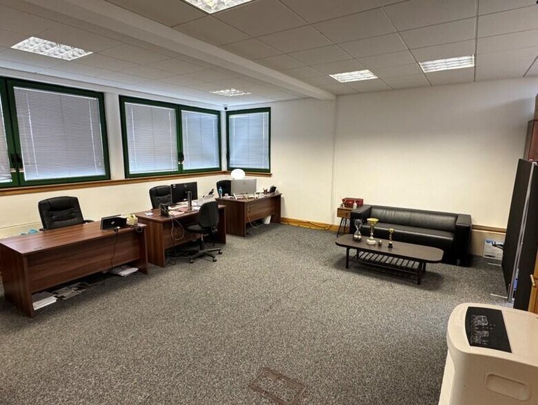 Bourne Court, Southend Rd, Woodford Green to rent - Building Photo - Image 2 of 5