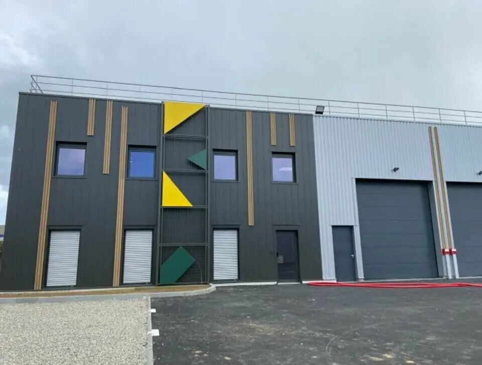 Light Industrial in Saint-Priest to rent Building Photo- Image 1 of 12