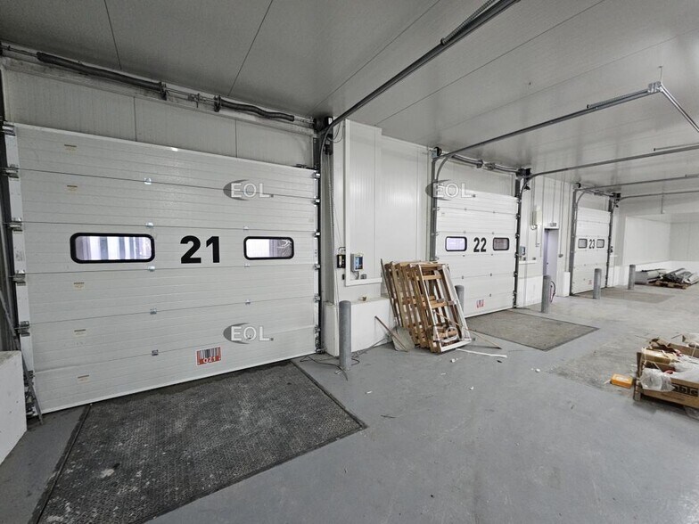 Industrial in Thiais to rent - Interior Photo - Image 3 of 9
