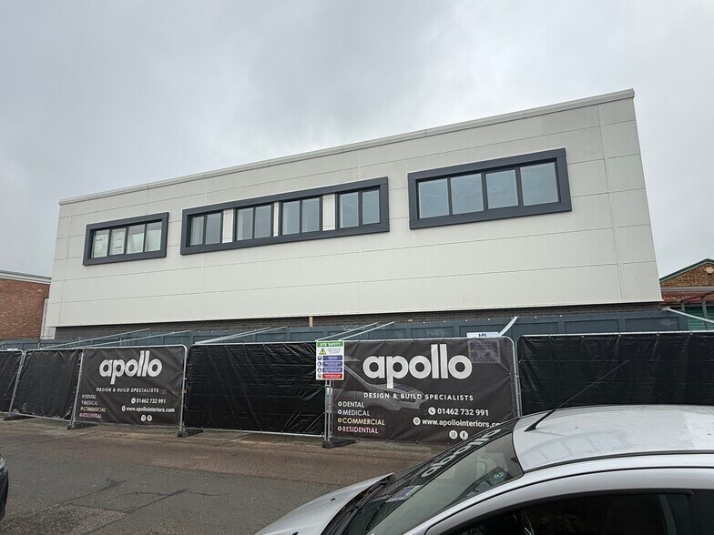 8-9 Station Clos, Potters Bar for sale - Building Photo - Image 1 of 7