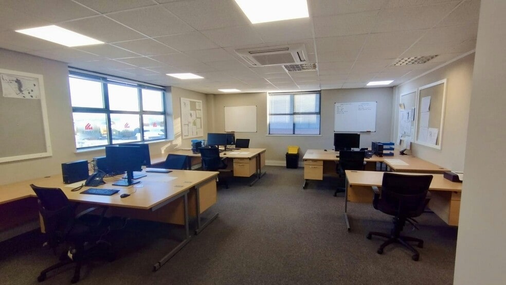 Archers Way, Shrewsbury to rent - Interior Photo - Image 2 of 12