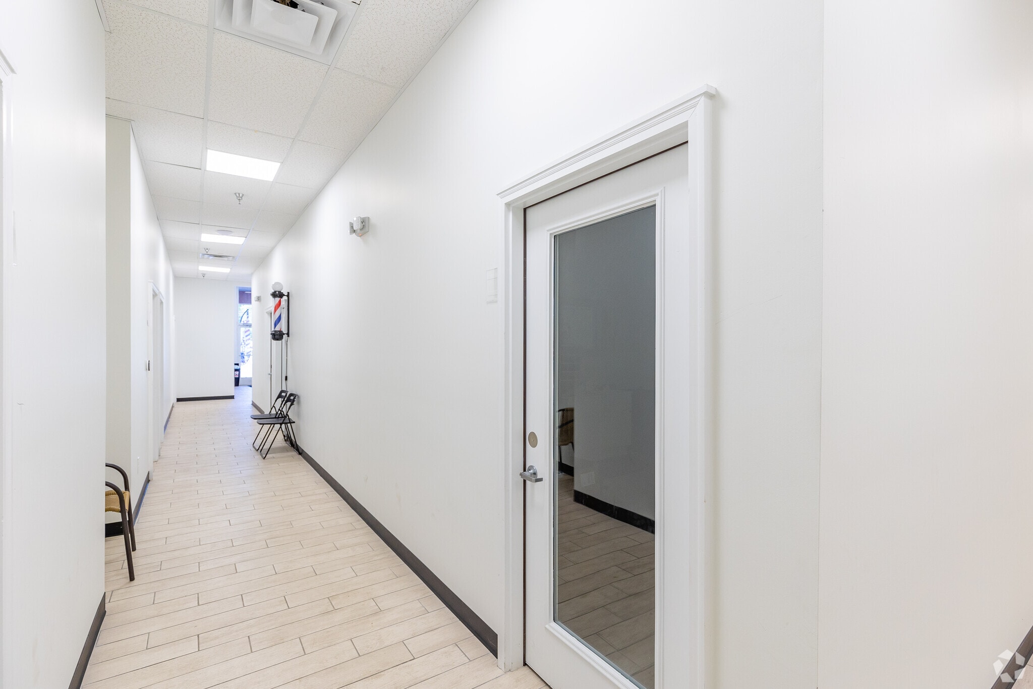 4244-4944 Poplar Level Rd, Louisville, KY to rent Interior Photo- Image 1 of 2