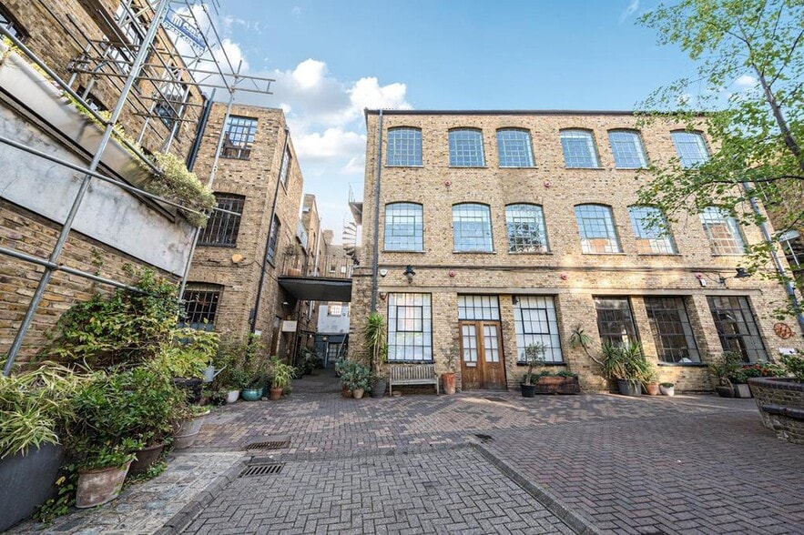 25-27 Hackney Rd, London to rent - Building Photo - Image 2 of 23