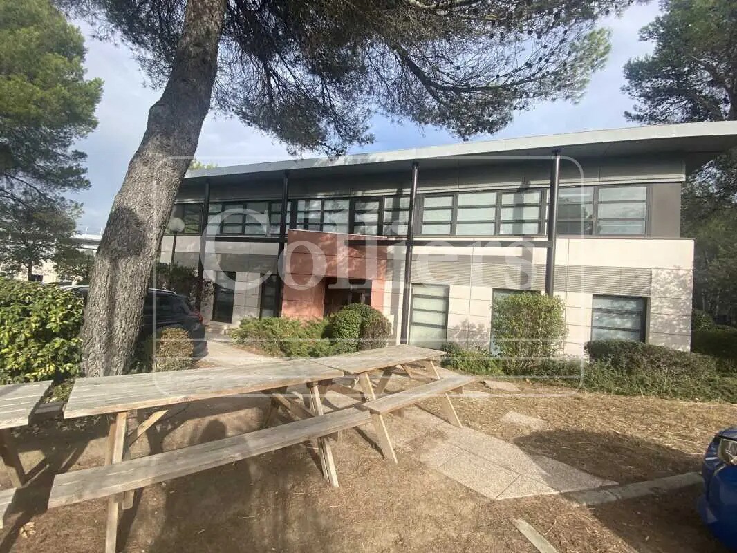 Office in Aix-en-Provence to rent Building Photo- Image 1 of 19