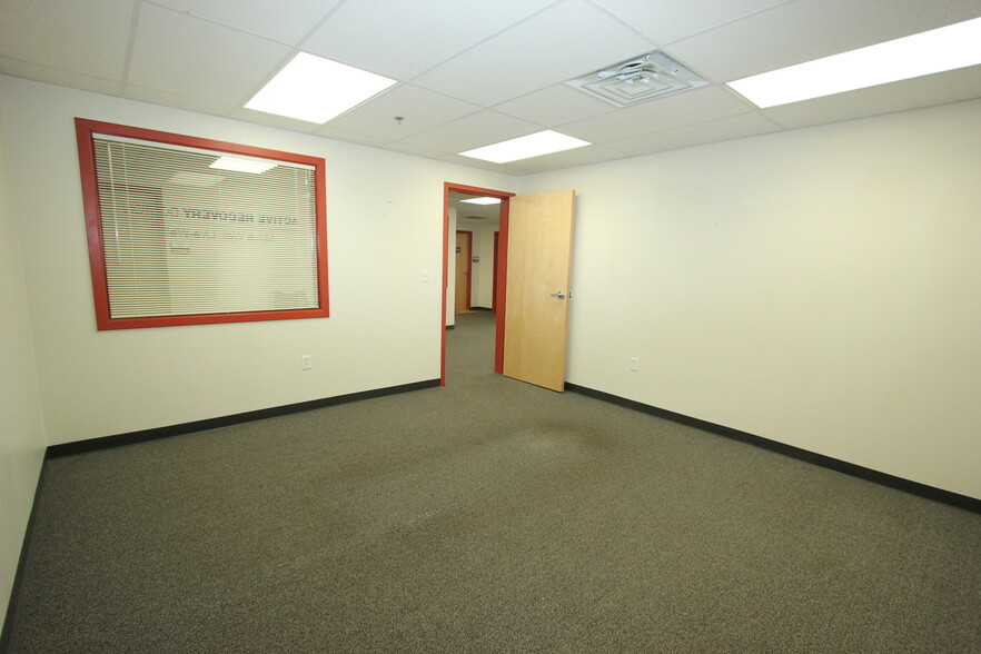 12-36 E Central St, Franklin, MA for rent - Building Photo - Image 3 of 10