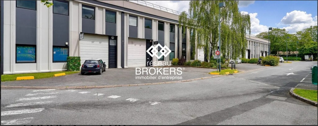 Location Entrepôt 410 m² - Photo 1
