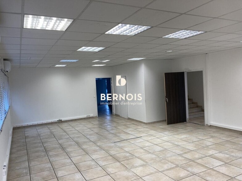 Office in La Seyne-sur-Mer to rent - Building Photo - Image 3 of 6