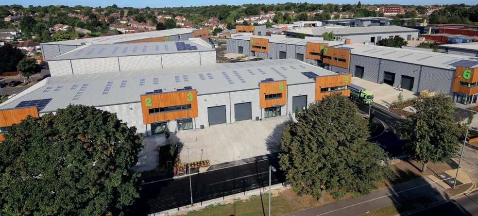 Cray Ave, Orpington for sale - Primary Photo - Image 1 of 1