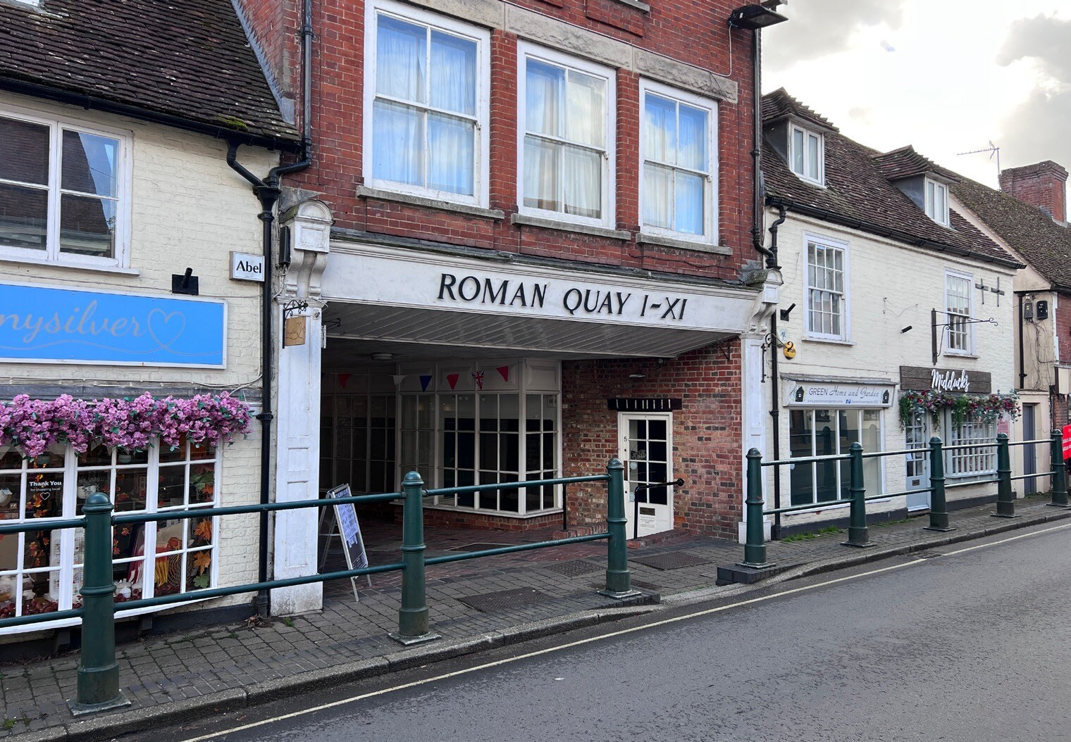 1-9 High St, Fordingbridge to rent Building Photo- Image 1 of 4