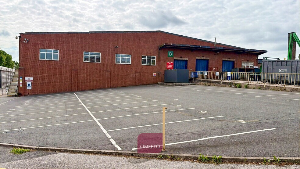 Hallam Fields Rd, Ilkeston to rent - Building Photo - Image 2 of 16