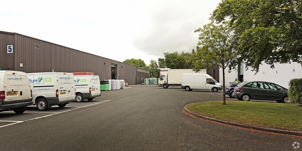 3-5 Paddock Rd, Skelmersdale to rent - Building Photo - Image 3 of 15