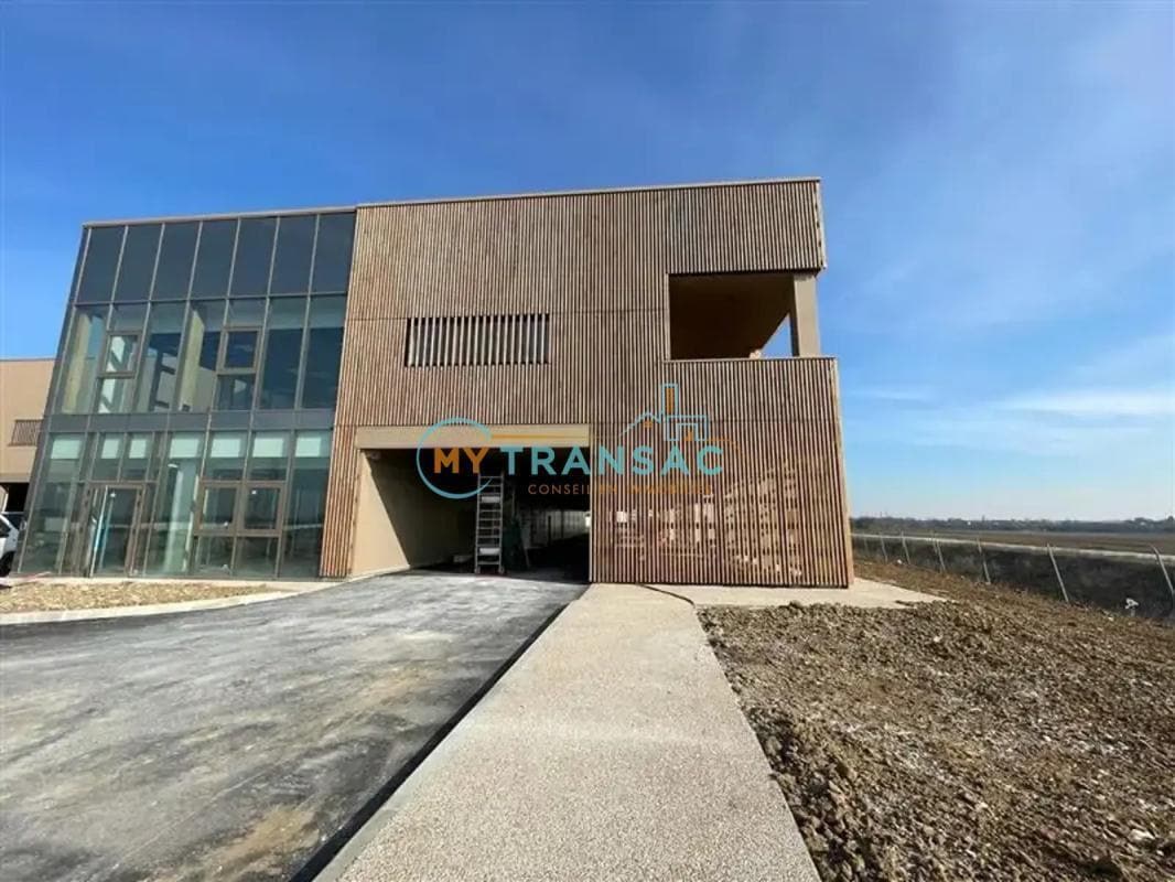 Light Industrial in Tremblay-en-France for sale Building Photo- Image 1 of 8