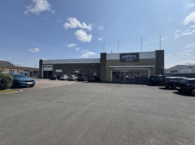 19 Royce Rd, Peterborough to rent - Building Photo - Image 1 of 1