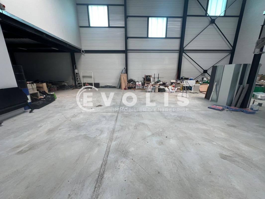 Light Industrial in Courtry to rent Interior Photo- Image 1 of 10
