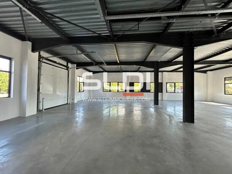 27 Chemin Des Peupliers, Dardilly to rent - Interior Photo - Image 3 of 25
