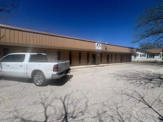 806 S Main St, Copperas Cove, TX for rent - Building Photo - Image 2 of 17