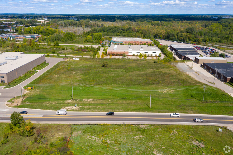 Twelve Mile Rd, Novi, MI for sale - Building Photo - Image 1 of 1