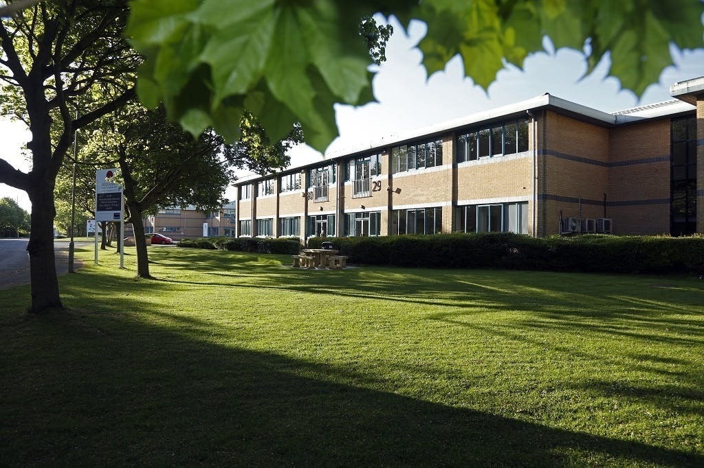 21-27 The Quadrant, Abingdon to rent Building Photo- Image 1 of 3