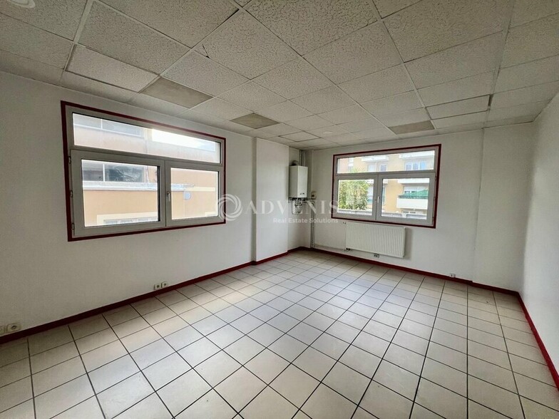 Office in Argenteuil to rent - Interior Photo - Image 1 of 6