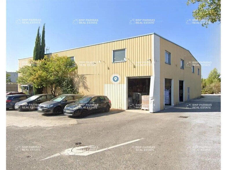 Office in Velaux to rent - Building Photo - Image 1 of 13