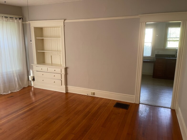 714 SE 16th Ave, Portland, OR for sale - Interior Photo - Image 3 of 11