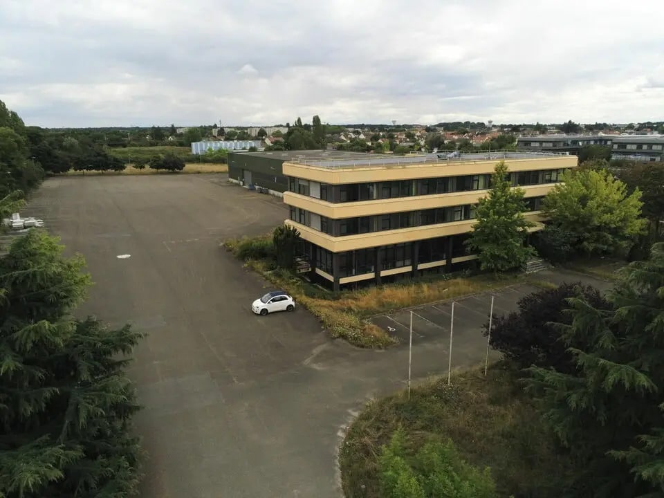 Vente Local d'activités 3 705 m² - Photo 1