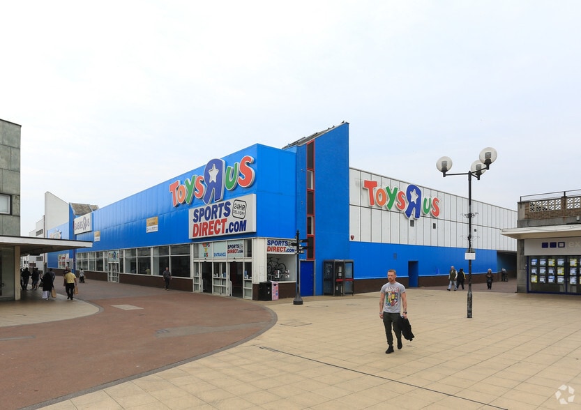 Southernhay, Basildon for sale - Primary Photo - Image 1 of 1