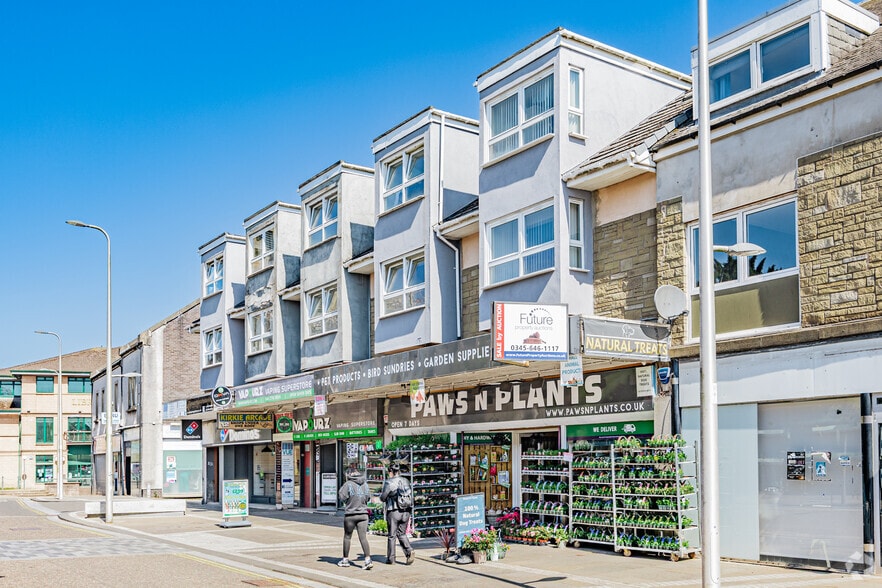 15-19 Cowgate, Kirkintilloch for sale - Primary Photo - Image 1 of 3