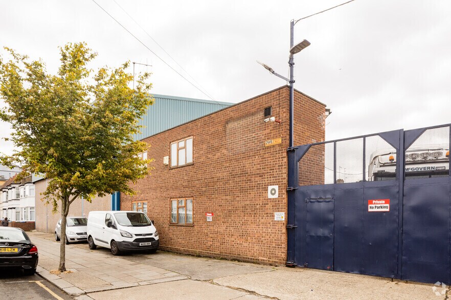 25 Colin Rd, London for sale - Building Photo - Image 2 of 2