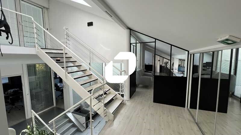 Office in Suresnes to rent - Building Photo - Image 2 of 7