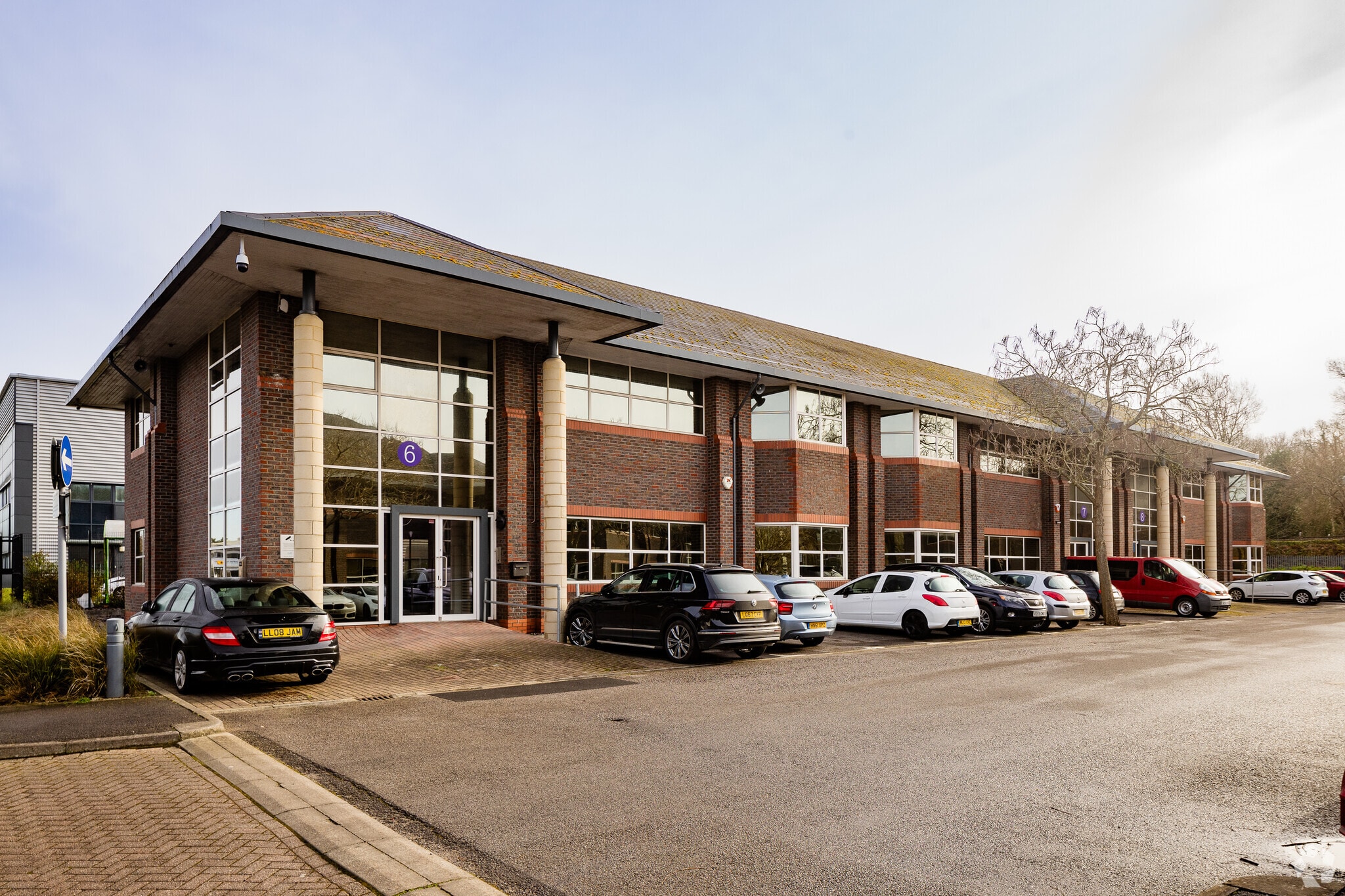 Forsyth Rd, Woking to rent Building Photo- Image 1 of 3