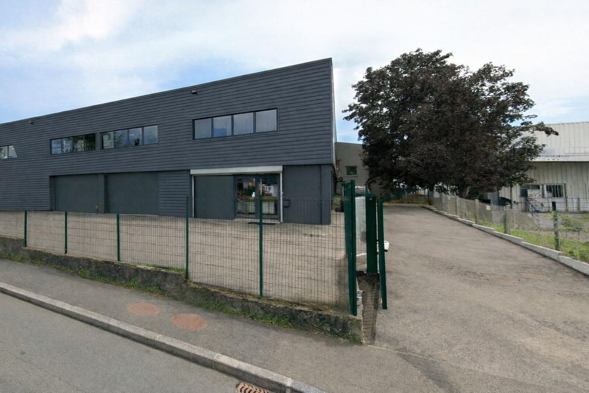 Light Industrial in Dardilly to rent Building Photo- Image 1 of 8