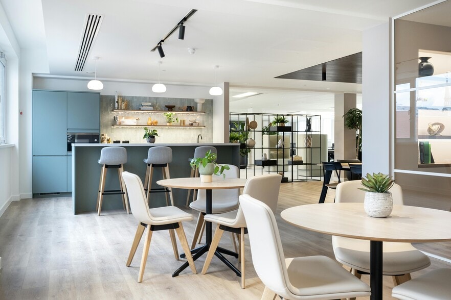 5-11 Regent St, London to rent - Interior Photo - Image 3 of 32