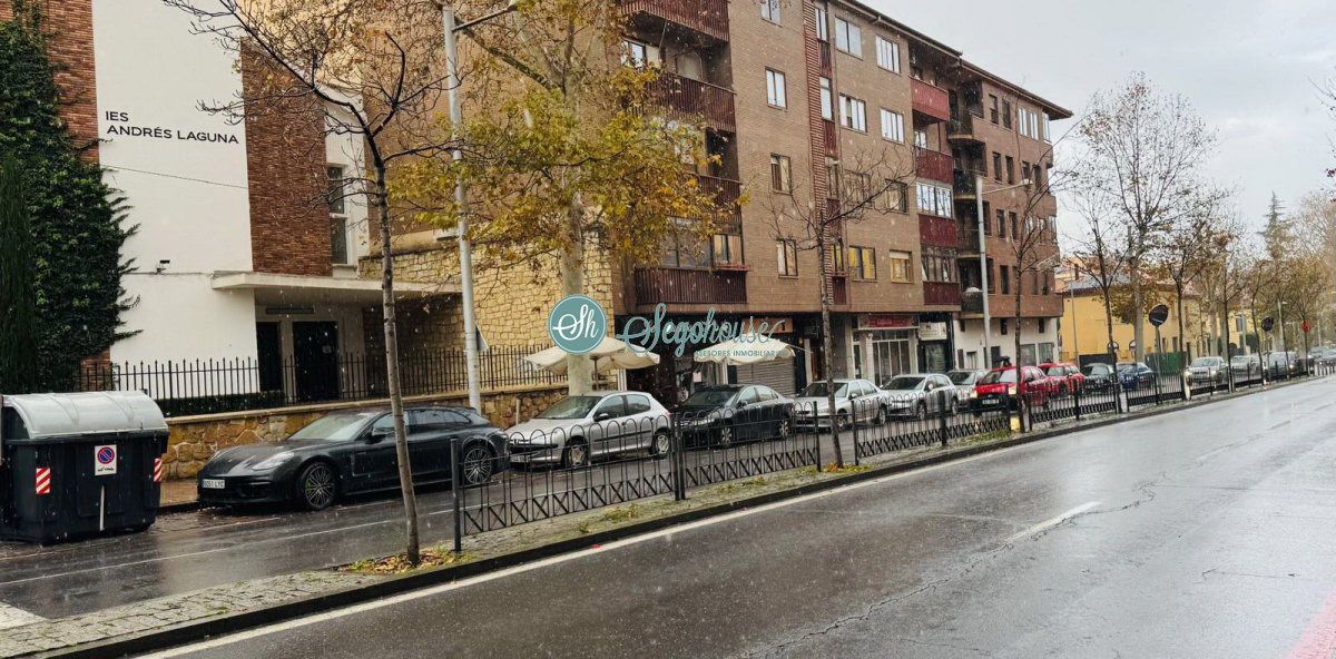 Retail in Segovia, Segovia to rent Building Photo- Image 1 of 5