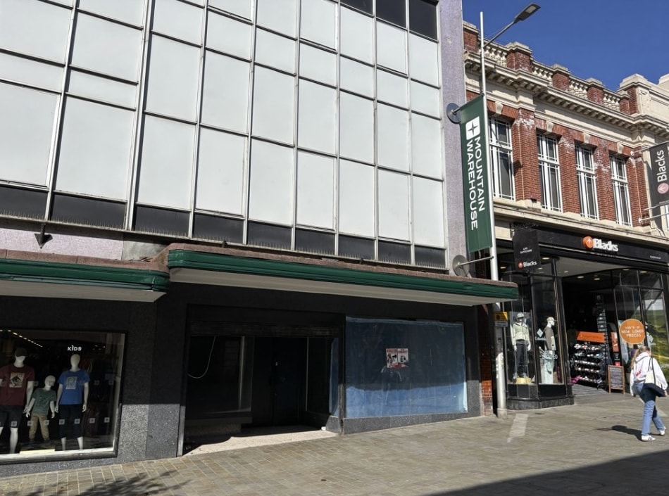 226-231 High St, Lincoln to rent Building Photo- Image 1 of 3