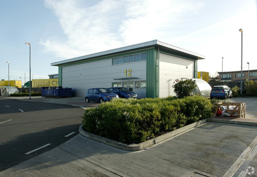 19 Commerce Way, Croydon to rent - Building Photo - Image 2 of 2