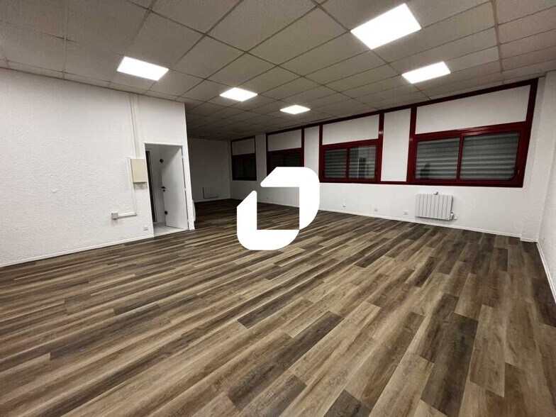 Office in Lisses to rent - Interior Photo - Image 3 of 9
