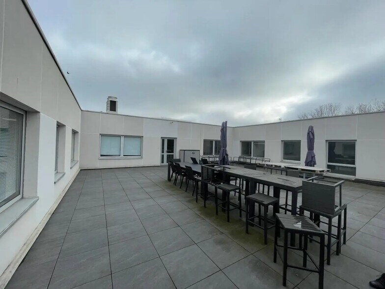 Light Industrial in Nanterre to rent - Building Photo - Image 2 of 5