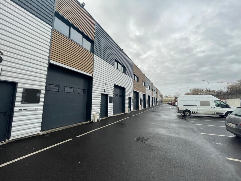 Light Industrial in Épinay-sur-Seine to rent - Building Photo - Image 2 of 8