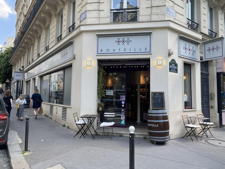 Build-to-Rent in Paris for sale - Building Photo - Image 1 of 7