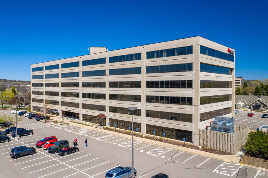 7401 Metro Blvd, Edina, MN for rent - Primary Photo - Image 1 of 14