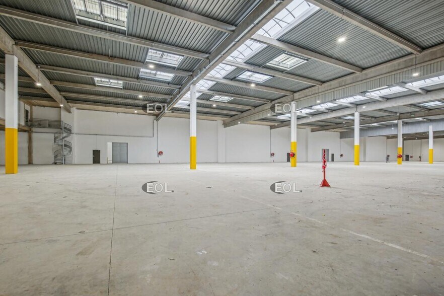 Industrial in Garges-lès-Gonesse to rent - Building Photo - Image 2 of 7