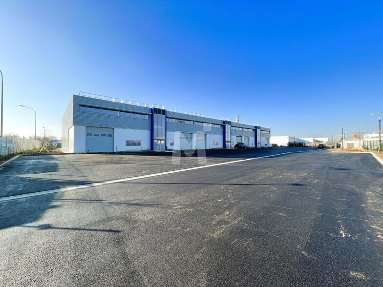 Light Industrial in Brétigny-sur-Orge to rent - Building Photo - Image 3 of 9