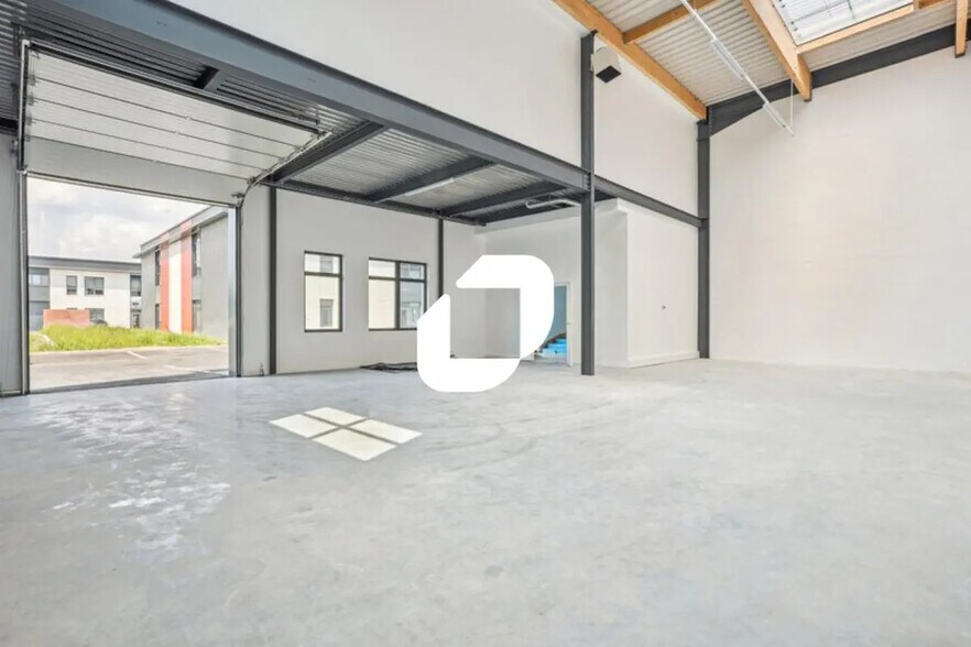 Light Industrial in Lieusaint for sale - Interior Photo - Image 3 of 11