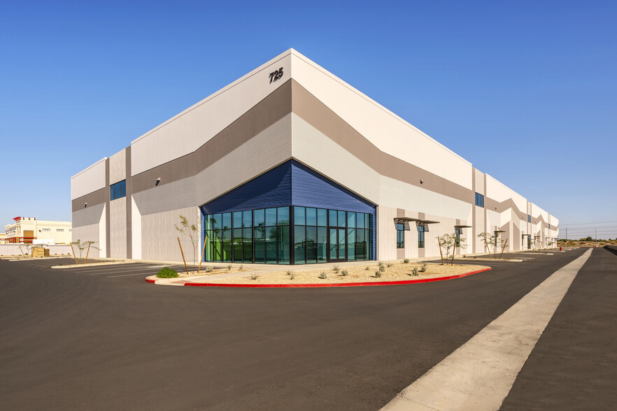 725 N Eliseo C. Felix Jr Way, Avondale, AZ to rent - Building Photo - Image 1 of 22