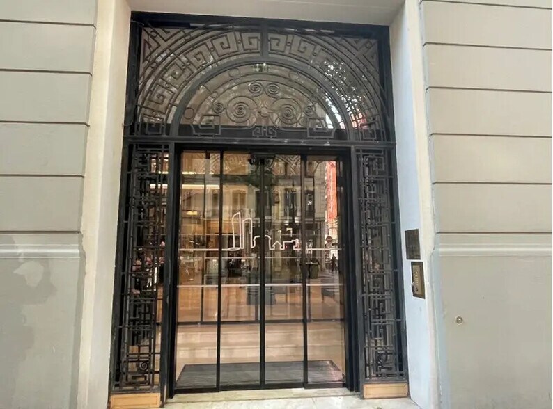 Office in Lyon to rent - Building Photo - Image 2 of 11