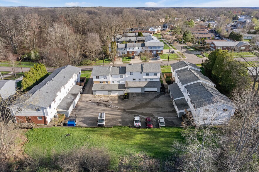 2180 Thurmont Rd, Akron, OH for sale - Building Photo - Image 3 of 10